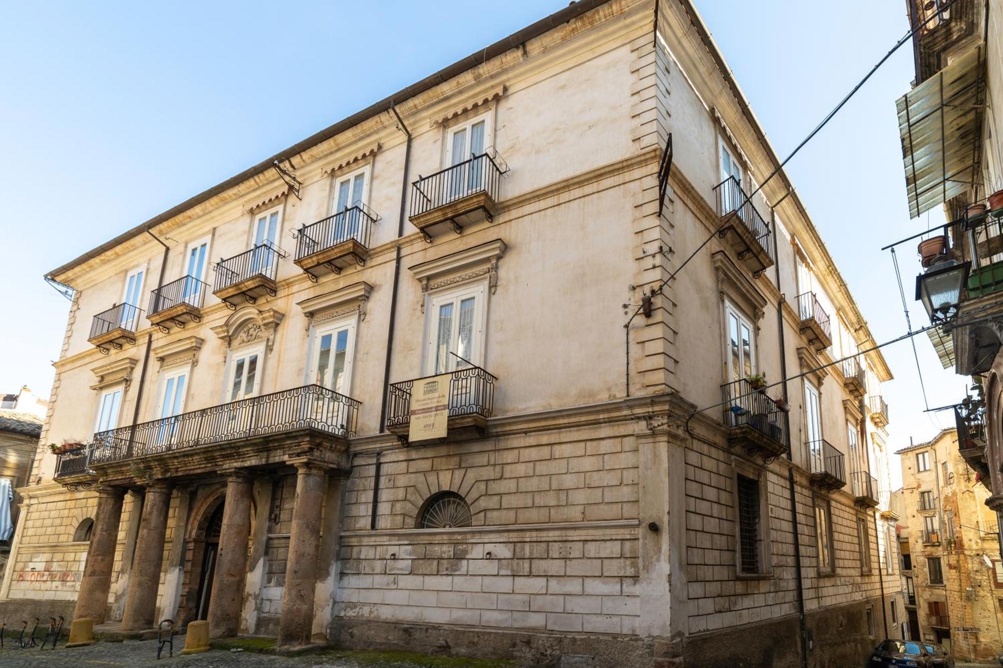 Dimora Storica Giostra Vecchia - Palazzo Grisolia 1809 Cosenza Zewnętrze zdjęcie